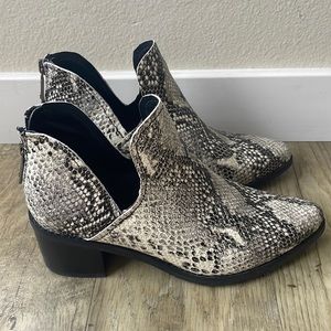 NWOT! Blondo Snake Print Booties!